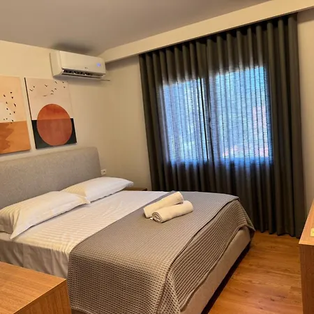 Izi Boutique * تيرانا