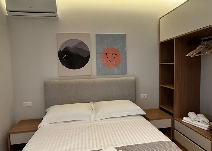 Izi Boutique * تيرانا