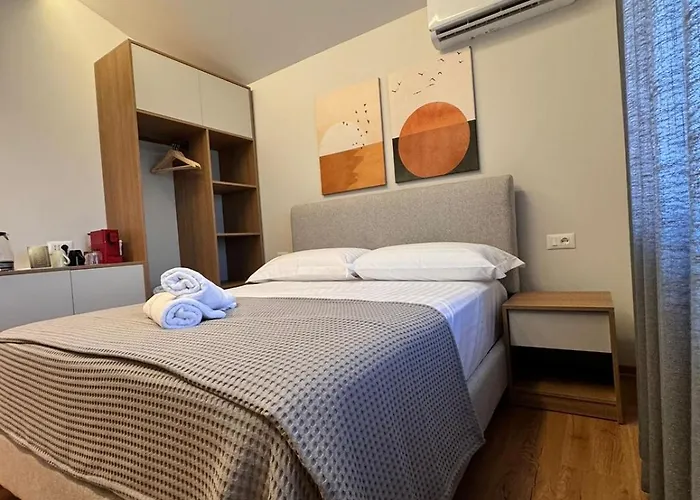 Izi Boutique تيرانا