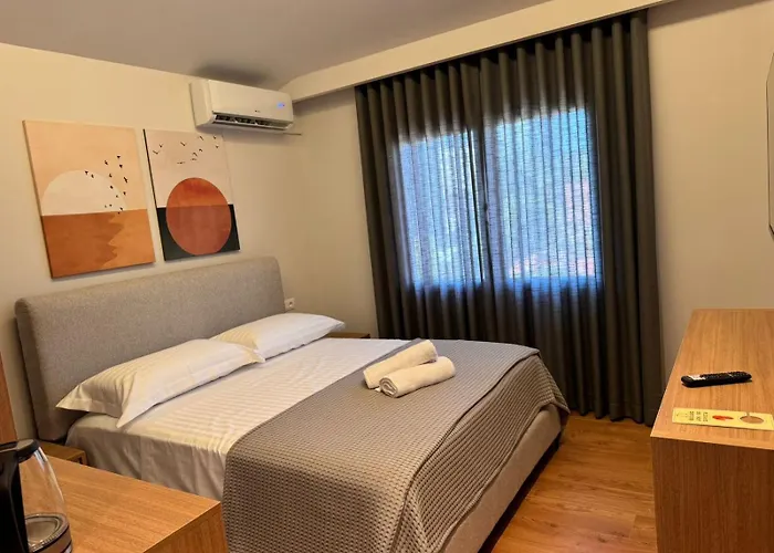 Izi Boutique * تيرانا