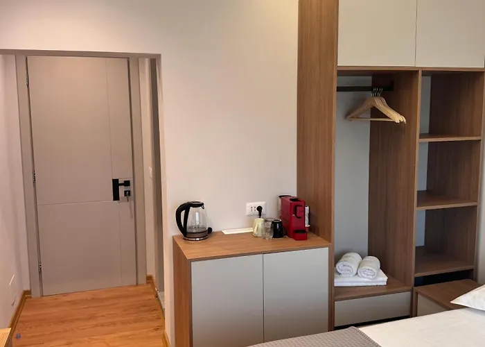 Izi Boutique * تيرانا