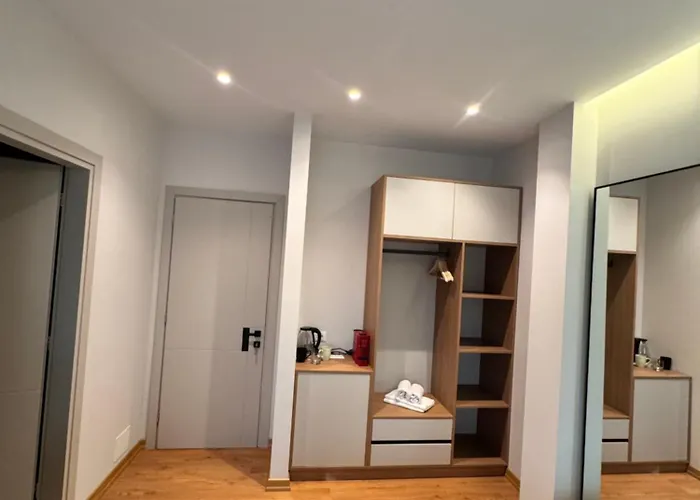 Izi Boutique * تيرانا