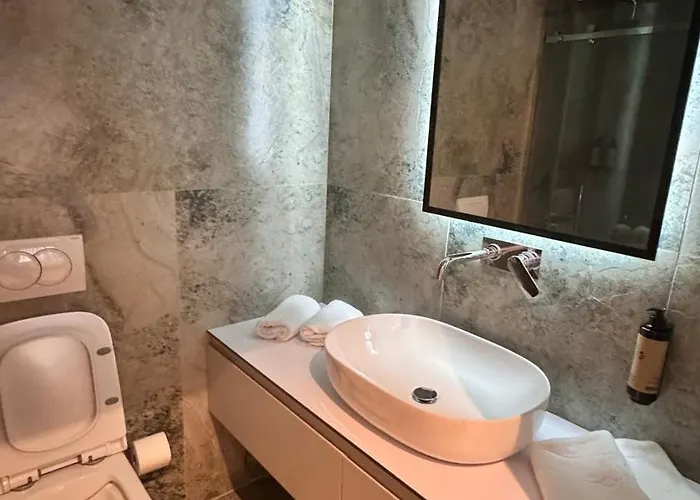 Izi Boutique تيرانا