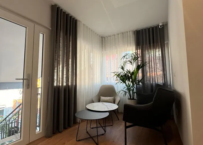 Izi Boutique * تيرانا